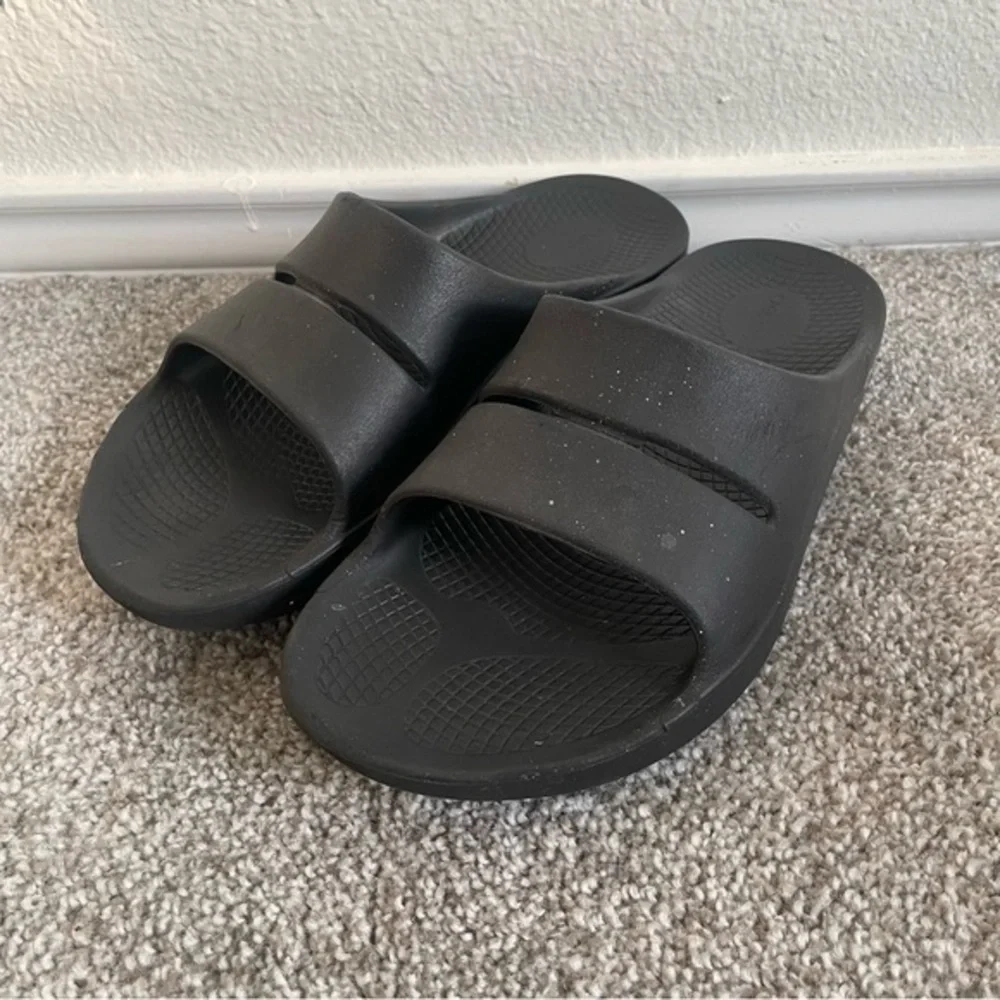 OOFOS OOahh Recovery Slides Sandals Womens 11 Mens 9 Black Sport Flex Comfort
